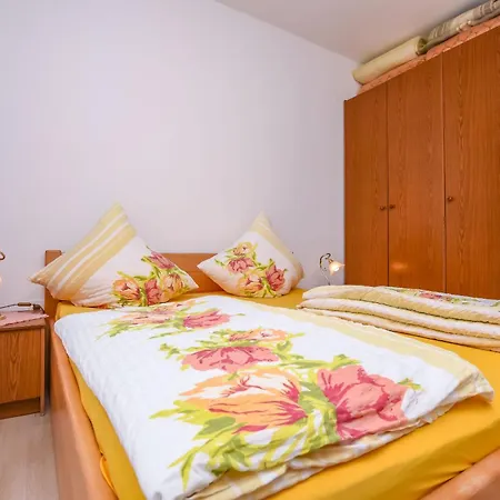 Skender Apartment *